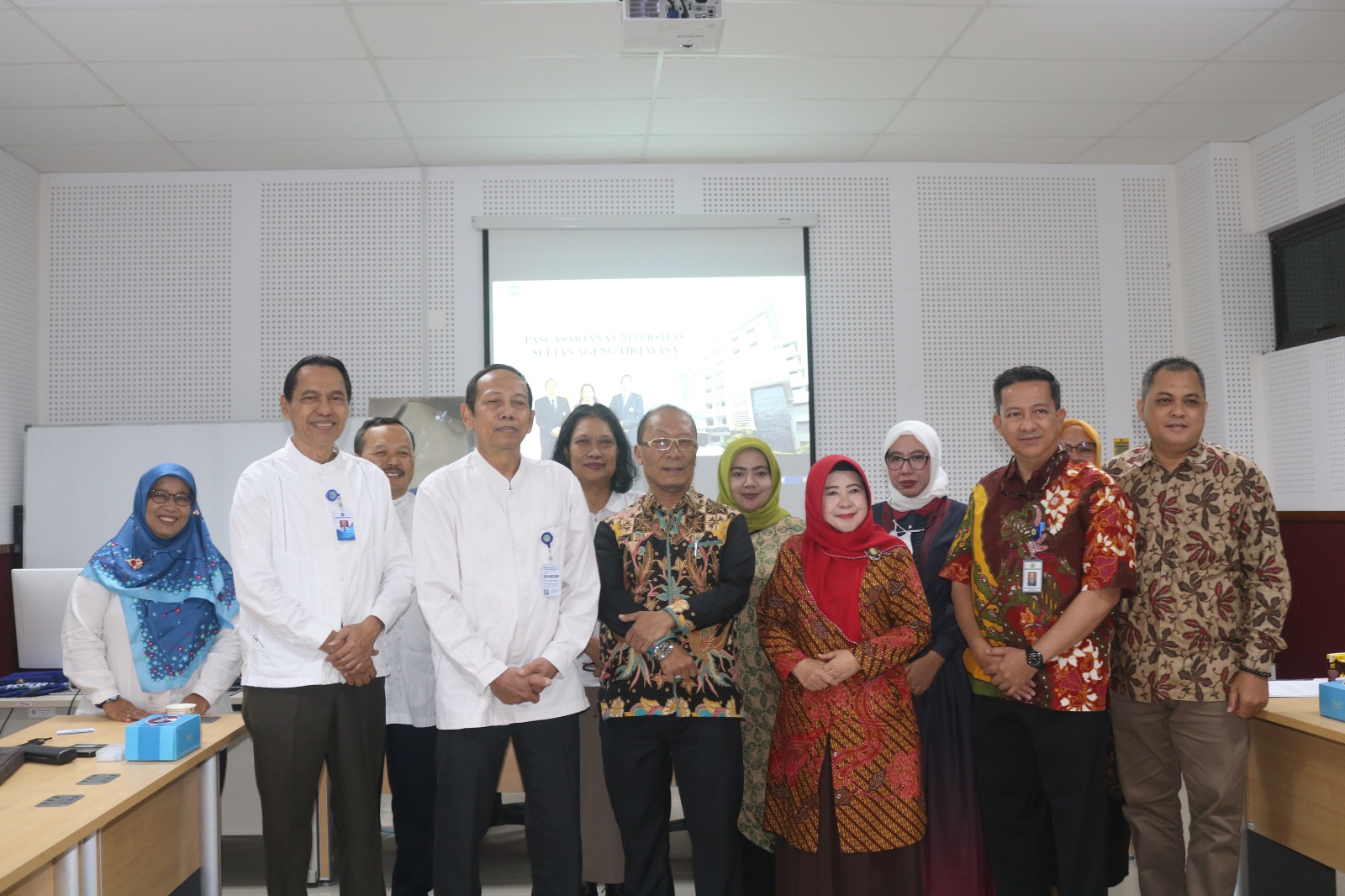 Benchmarking Pascasarjana Untirta Ke Sekolah Pascasarjana Uny